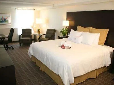 Crowne Plaza Toronto Airport By Ihg Hotel 4*,