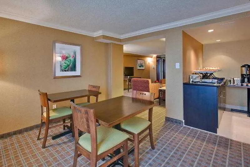 Crowne Plaza Toronto Airport By Ihg Hotel Canada
