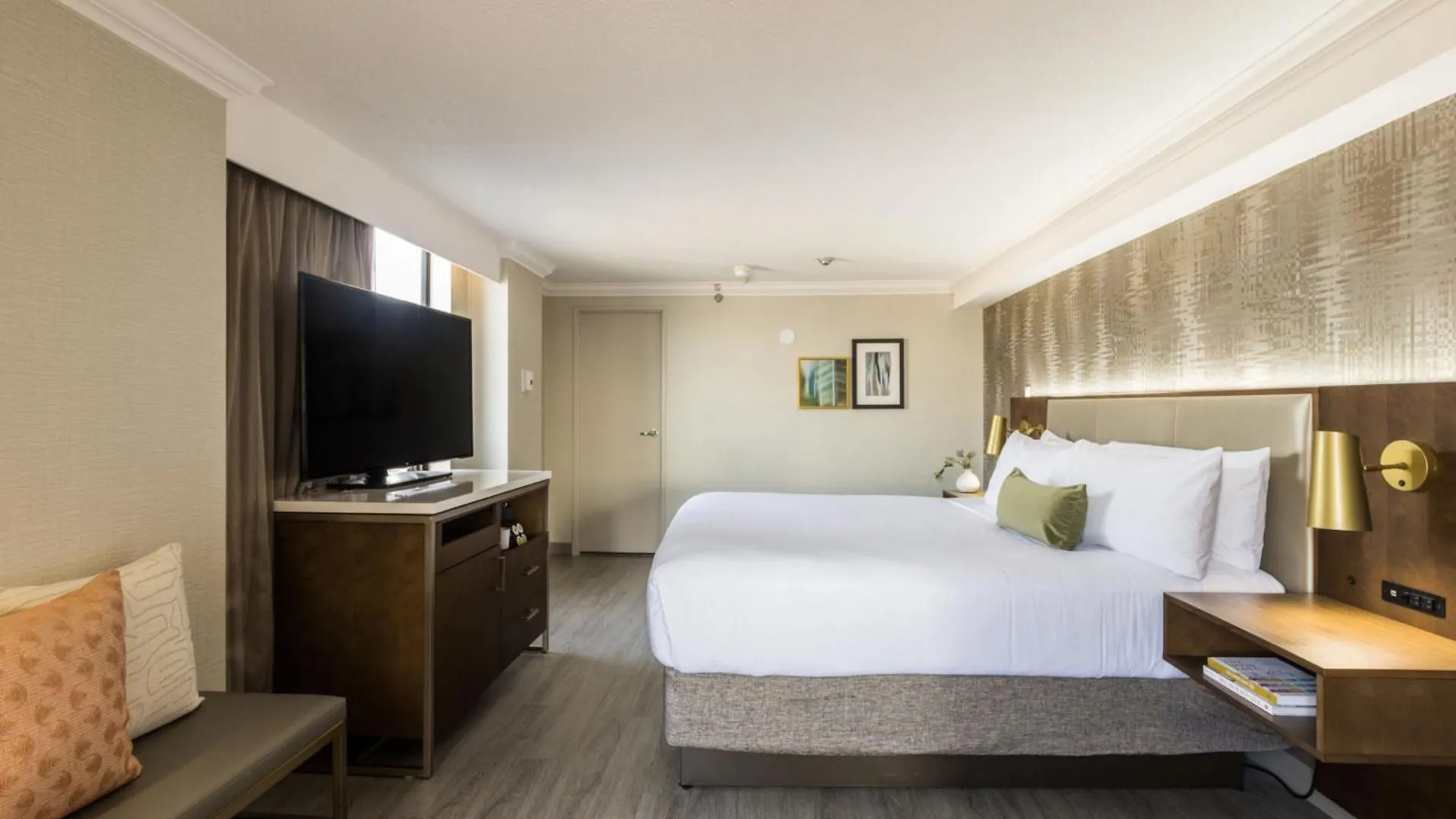 Crowne Plaza Toronto Airport By Ihg Hotel 4*,