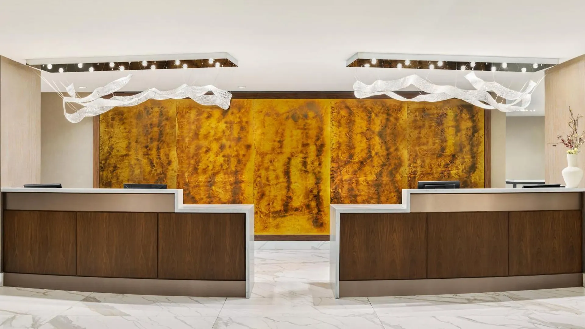 Crowne Plaza Toronto Airport By Ihg Hotel