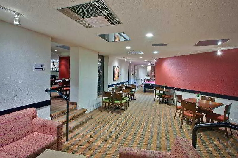 Crowne Plaza Toronto Airport By Ihg Hotel