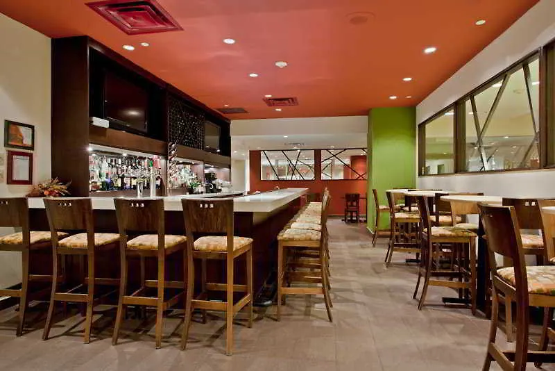 Crowne Plaza Toronto Airport By Ihg Hotel 4*,