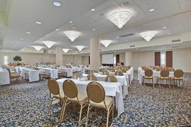 Crowne Plaza Toronto Airport By Ihg Hotel Canada
