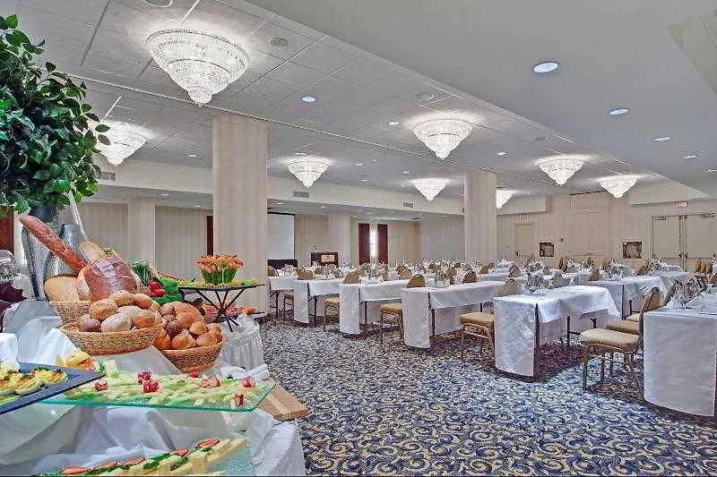 Crowne Plaza Toronto Airport By Ihg Hotel Canada